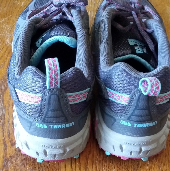 New Balance Gray And Pink Tech Aide 412 V3 Sneakers - Picture 6 of 9